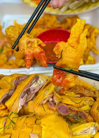 Hình ảnh Chân gà rút xương ủ muối