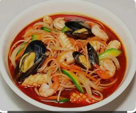 Hình ảnh Mỳ hải sản cay