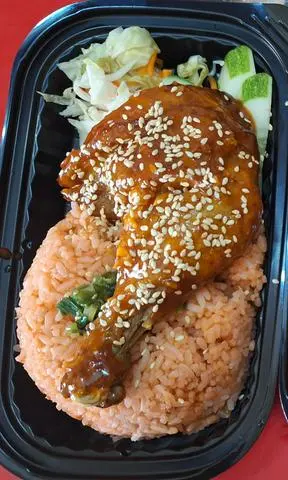 Hình ảnh Cơm Gà Giòn Lớn Sốt Cay Hàn Quốc