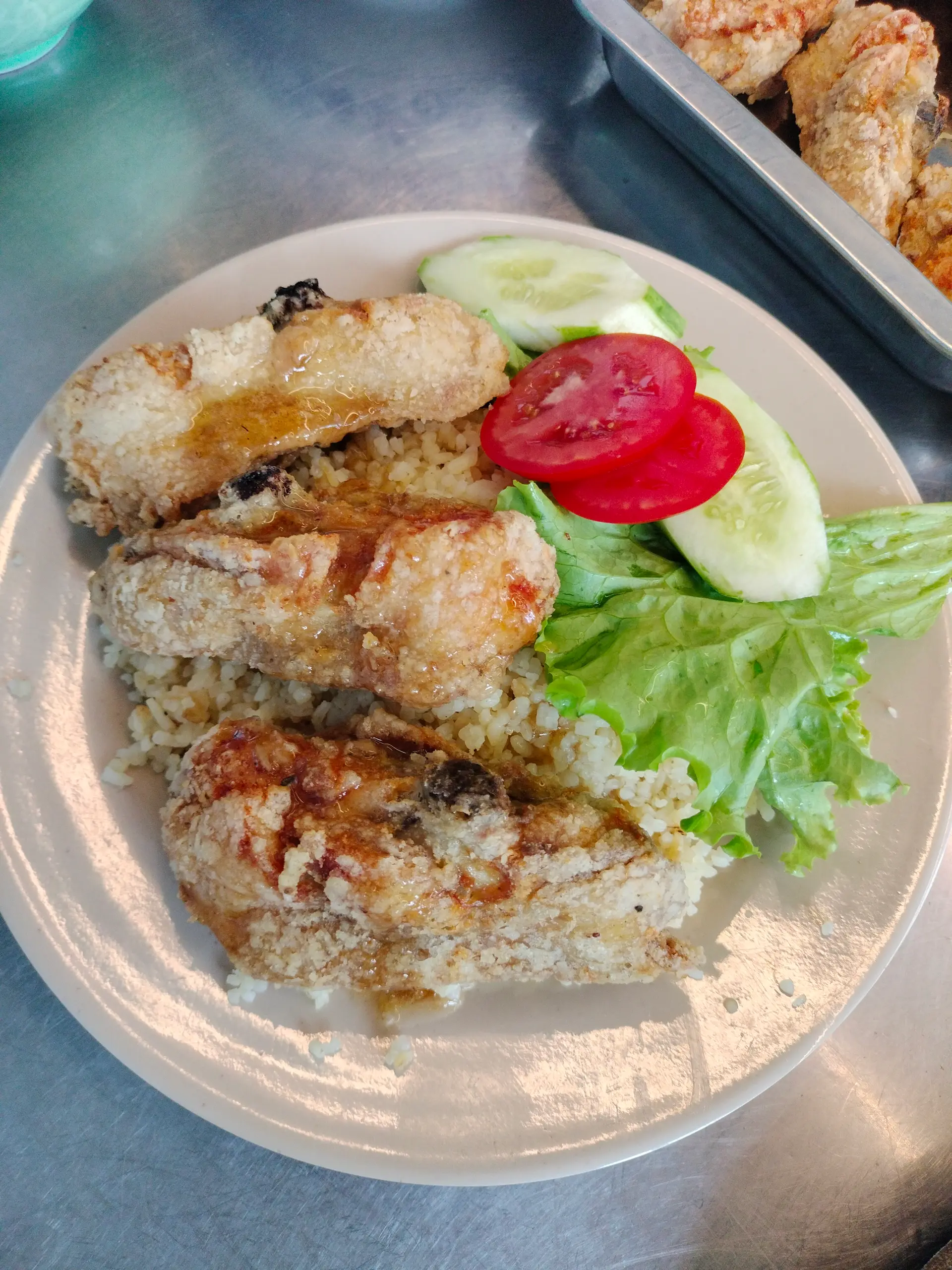 Hình ảnh Cơm gà sốt mắm cay 