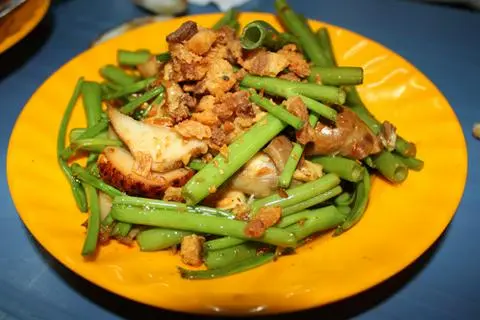 Hình ảnh Ốc khế xào rau muống