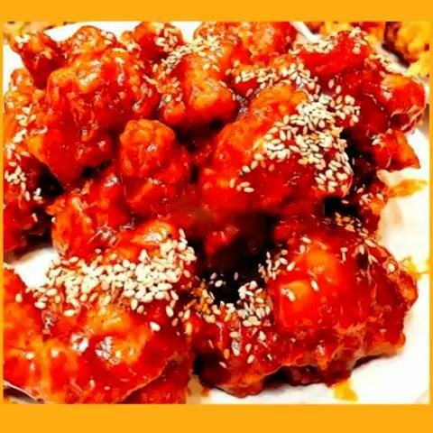 Hình ảnh Gà rán sốt bơ tỏi cay Hàn Quốc