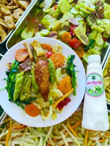 Hình ảnh Cơm Chay Thập Cẩm +Đùi Gà   + Sữa Hạt Sen