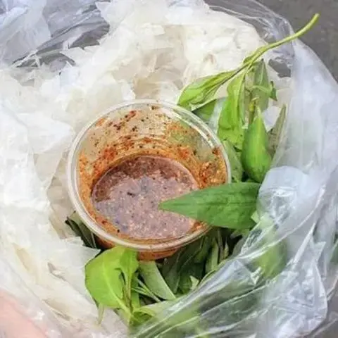 Hình ảnh Bánh Tráng Chấm Sốt Tắc