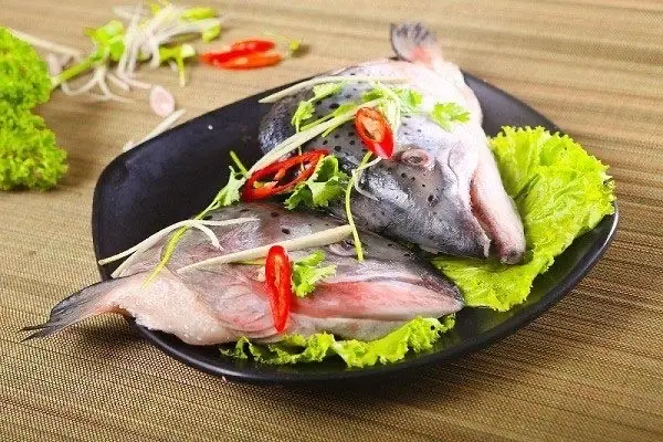 Hình ảnh Đầu cá hồi chiên nước mắm