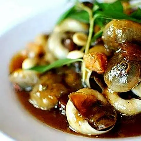 Hình ảnh Ốc mỡ xào me