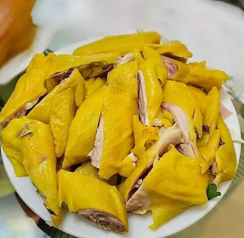 Hình ảnh Gà Ủ Muối Nguyên Con Chặt Sẵn