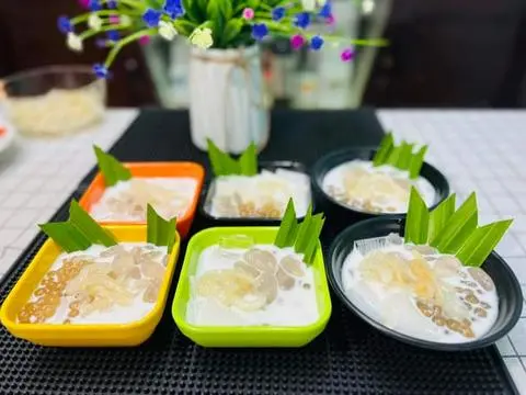 Hình ảnh Chè dừa dầm (Bán từ 10h-20h)