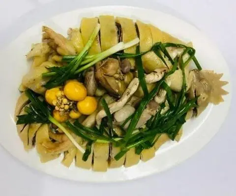 Hình ảnh Gà tre hấp hành