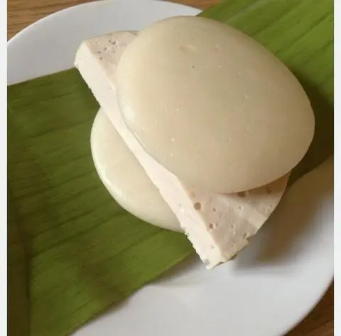 Hình ảnh Bánh dày kẹp chả lụa