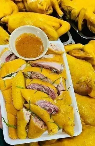 Hình ảnh Gà Ủ Muối Nửa Con Chặt Sẵn