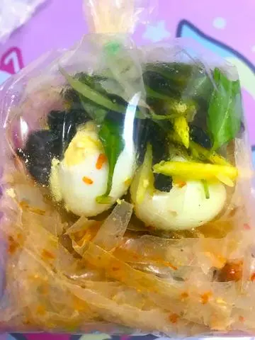 Hình ảnh Bánh Tráng Trộn - Khô Bò Đen