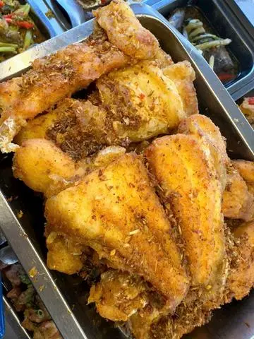 Hình ảnh Cơm cá basa phi lê chiên sả