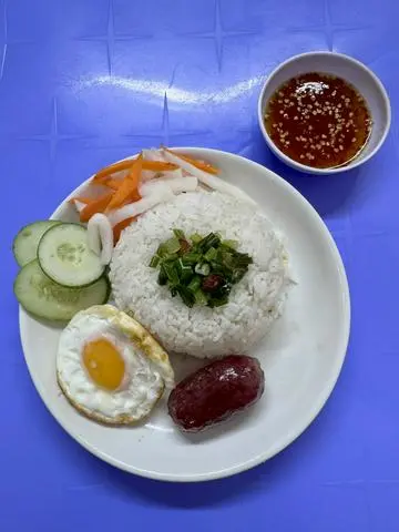 Hình ảnh Cơm Trứng Lạp Xưởng