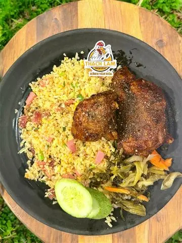 Hình ảnh Cơm Dương Châu gà sốt tiêu đen - má đùi
