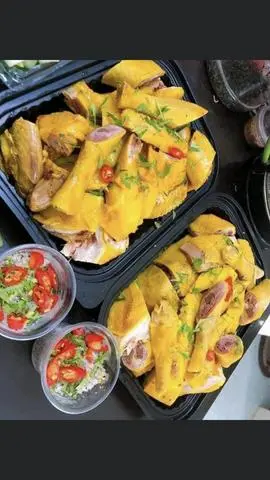 Hình ảnh ComBo Gà Ủ Muối 2 Phần Nữa Con Chặt Sẵn