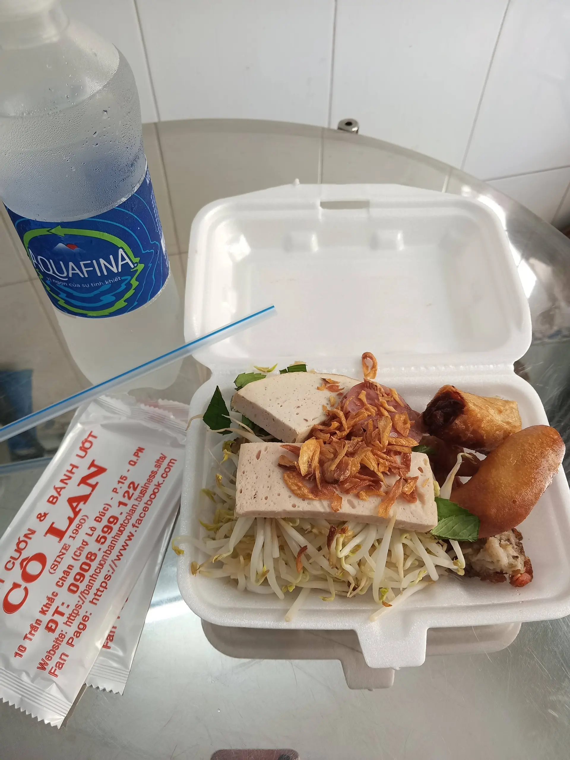 Hình ảnh Combo bánh cuốn full topping - nước suối - khăn lạnh