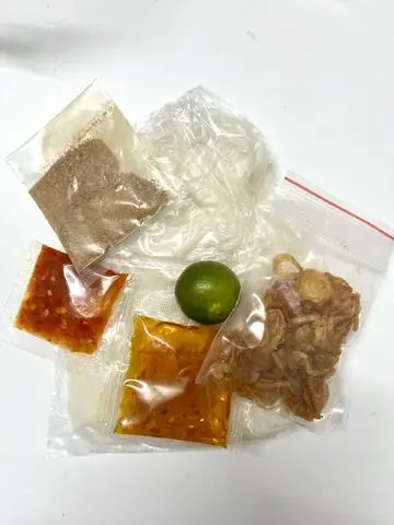 Hình ảnh Bánh tráng dẻo hành phi muối nhuyễn