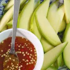Hình ảnh Phần Lớn Xoài Sống Chấm Mắm Đường Siêu Ngon