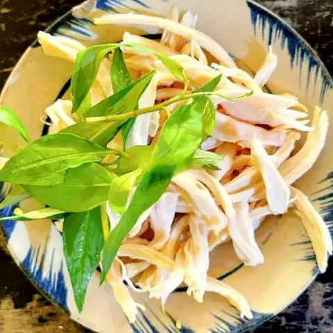 Hình ảnh Gà xé thêm