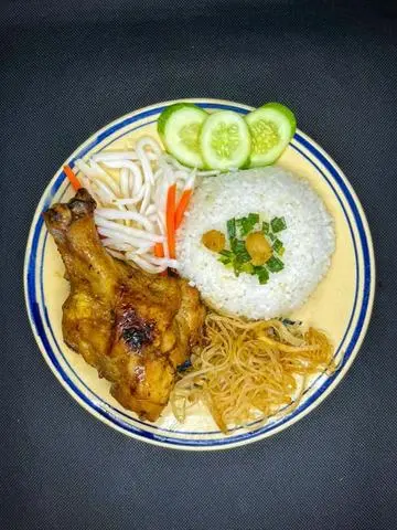 Hình ảnh Cơm Tấm Đùi Gà Bì 