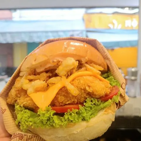 Hình ảnh Crispy chicken - cheese burger
