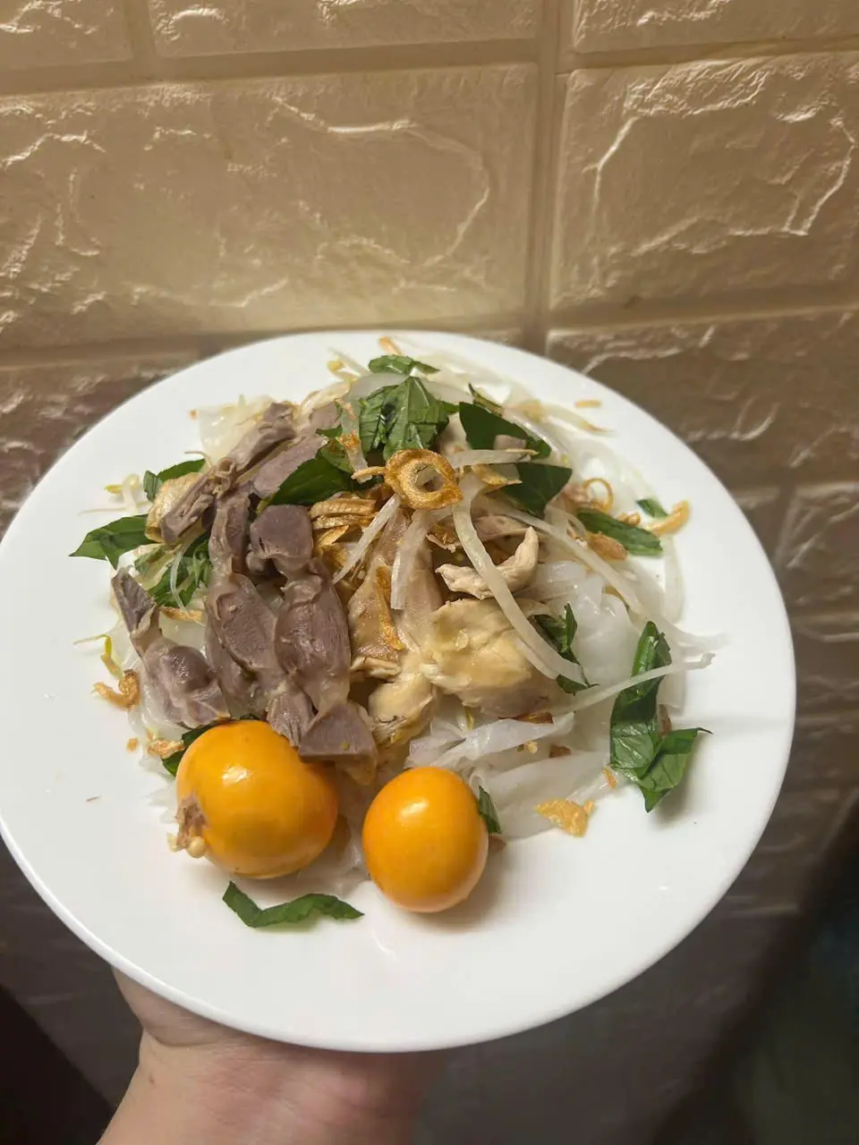 Hình ảnh Bánh ướt thịt gà lòng trứng non 