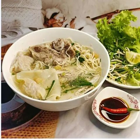 Hình ảnh Mì hoành thánh đặc biệt
