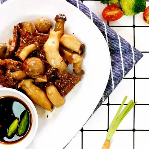 Hình ảnh Bò chay xào nấm - stir-fried vegetarian beef with mushroom