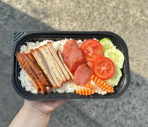 Hình ảnh Cơm xá xíu - lạp xưởng
