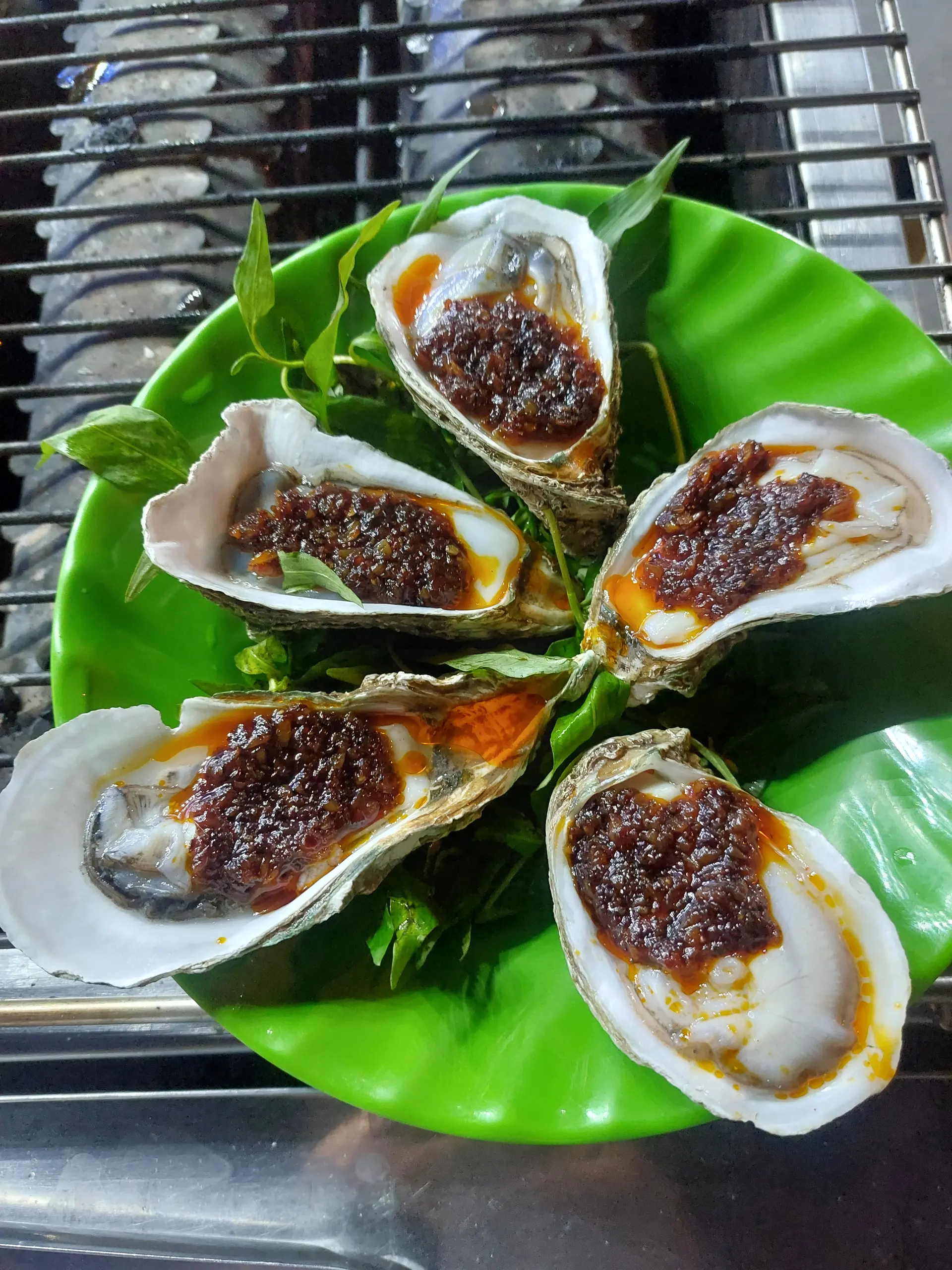 Hình ảnh hàu nướng muối ớt