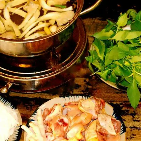 Hình ảnh Lẩu gà lá é lớn