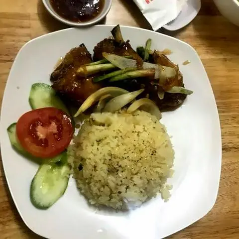 Hình ảnh Cơm gà chiên nước mắm