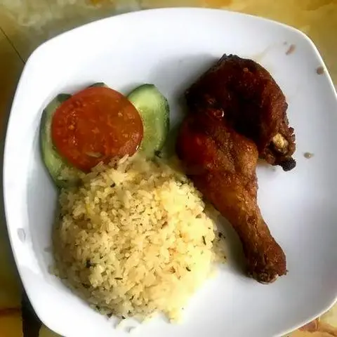 Hình ảnh Cơm chiên gà da giòn