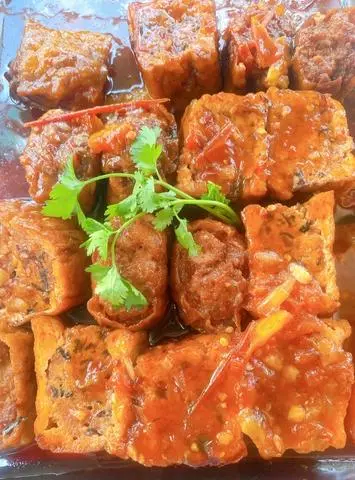 Hình ảnh Cơm đậu hũ nhồi thịt sốt cà chua