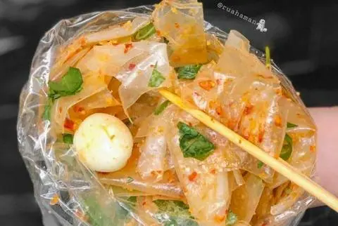 Hình ảnh Bánh Tráng Dẻo Trộn Muối Tắc Tỏi 