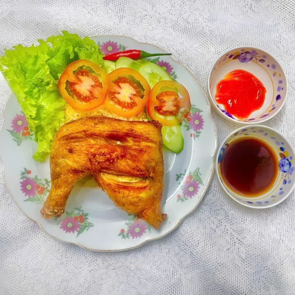 Hình ảnh Cơm Đùi Gà Xối Mỡ Giòn Thơm Ngon(Đùi Lớn)+Canh Rong Biển