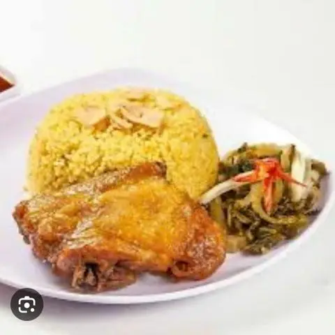 Hình ảnh cơm ức gà chiên cháy bơ tỏi