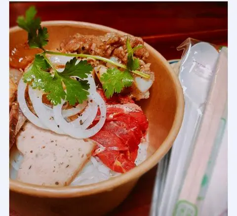 Hình ảnh Dụng Cụ Ăn Uống: Tô Giấy, Khăn Lạnh, Muỗng Đũa, Tăm.