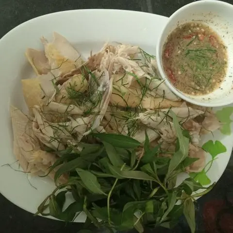 Hình ảnh Gà Tre Nguyên Con Chặt Lá Chanh 
