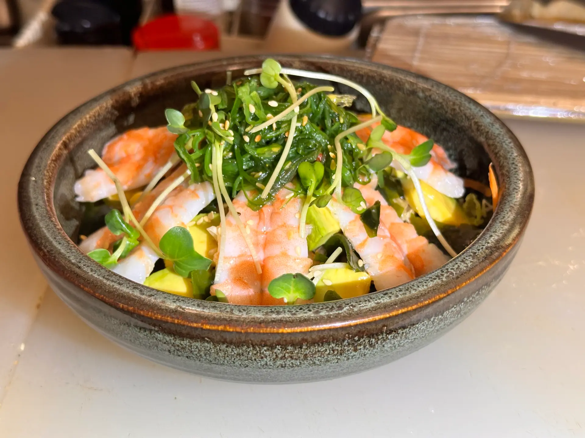 Hình ảnh Salad tôm - rong biển mè
