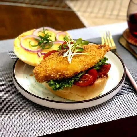 Hình ảnh Hamburger gà - phô mai