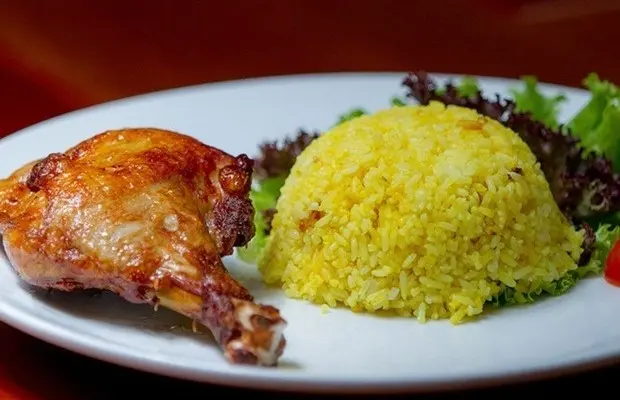 Hình ảnh cơm gà xối Mỡ  đùi Gà tỏi