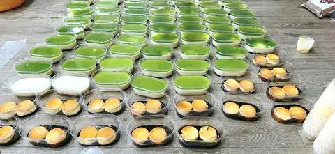 Hình ảnh 2 hộp rau câu sợi giòn full nhân flan siêu béo thơm ngon 300gr