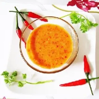Hình ảnh 1 hủ nước chấm đỏ  ( vị cay)