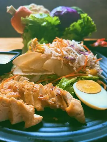 Hình ảnh SALAD ỨC GÀ ÁP CHẢO - PAN FRIEDCHICKEN BREAST SALAD 