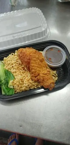 Hình ảnh mì Trộn cá viên sốt cay 