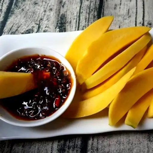 Hình ảnh Xoài Chấm Mắm Ruốc 