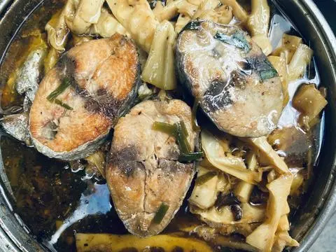 Hình ảnh Cơm Cá Ngừ Kho