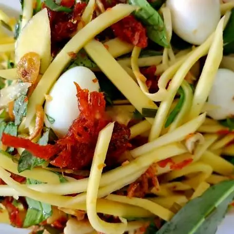 Hình ảnh Gỏi xoài khô bò